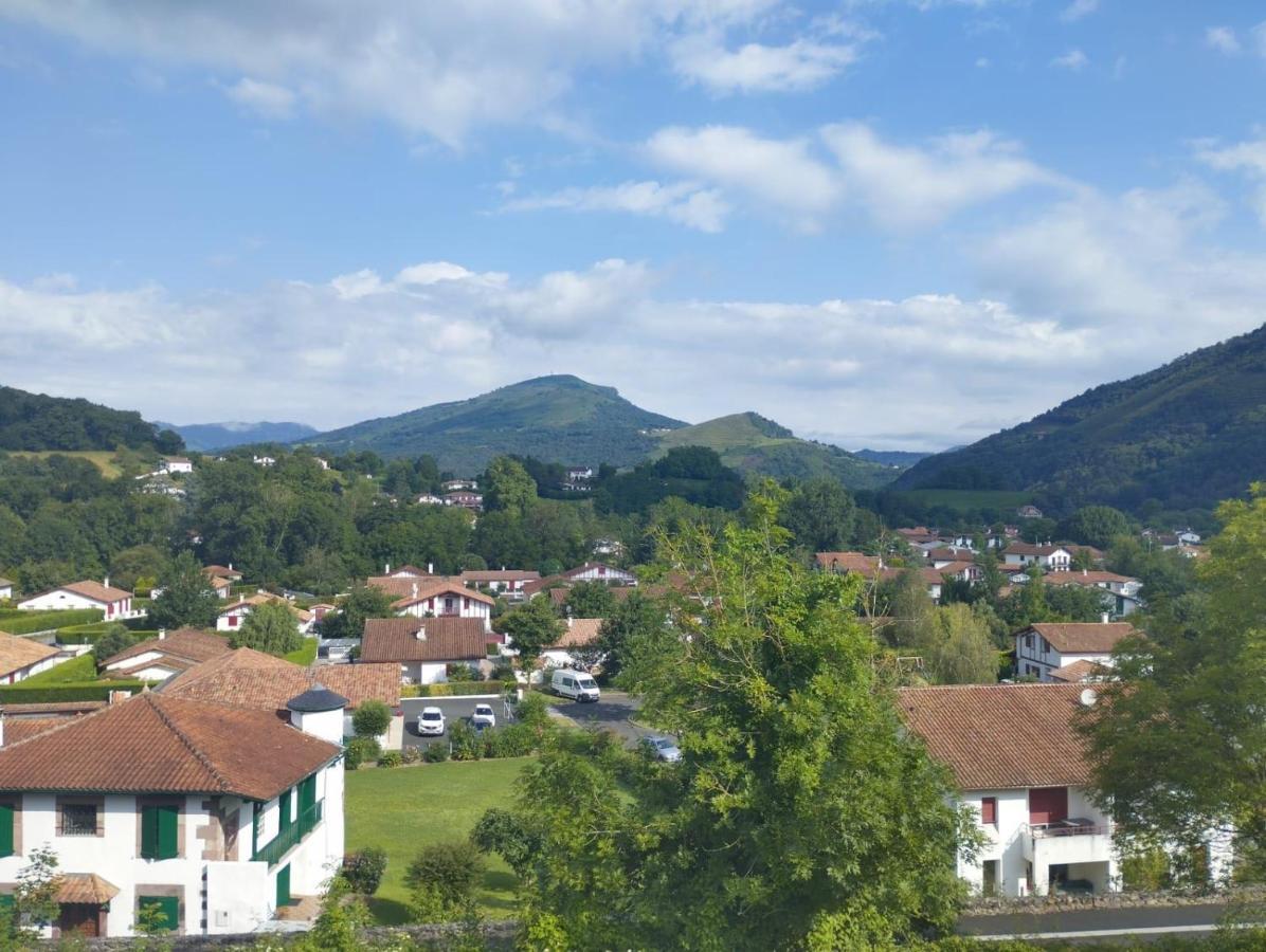 Maison D'Hotes Larraldia Uhart-Cize Buitenkant foto
